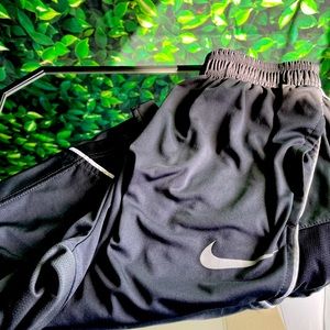 MEN’S NIKE DRY FIT ATHLETIC SHORTS SIZE MEDIUM